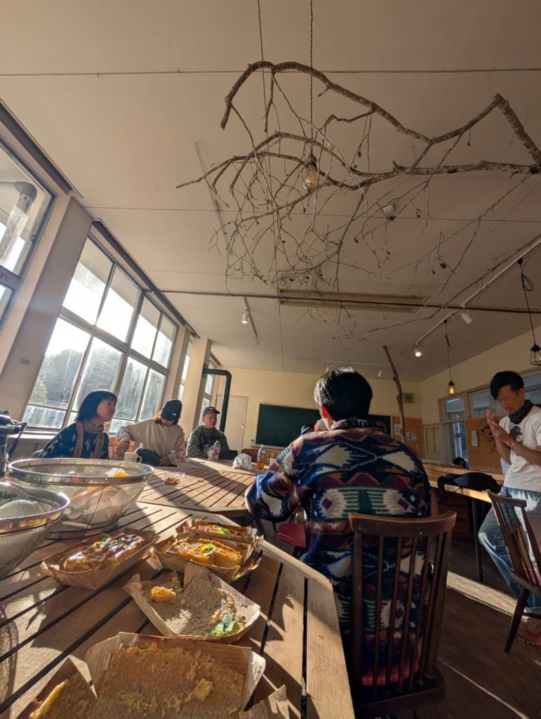 小学校　映画上映会その後の映画監督による解説ミーティング