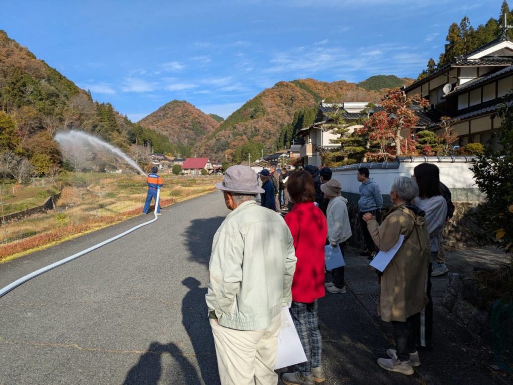 佐用町 桑野の放水訓練の様子3